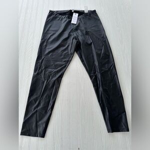 Yesta faux black shiny leggings size 14,16,18,20,22/24